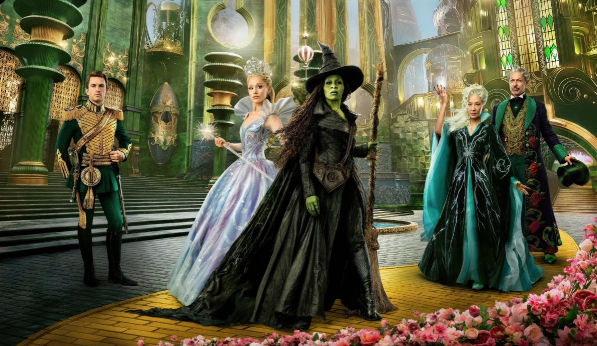 Cena de Wicked: Parte 2 mostrando Elphaba, Glinda e o elenco principal no mundo mágico de Oz