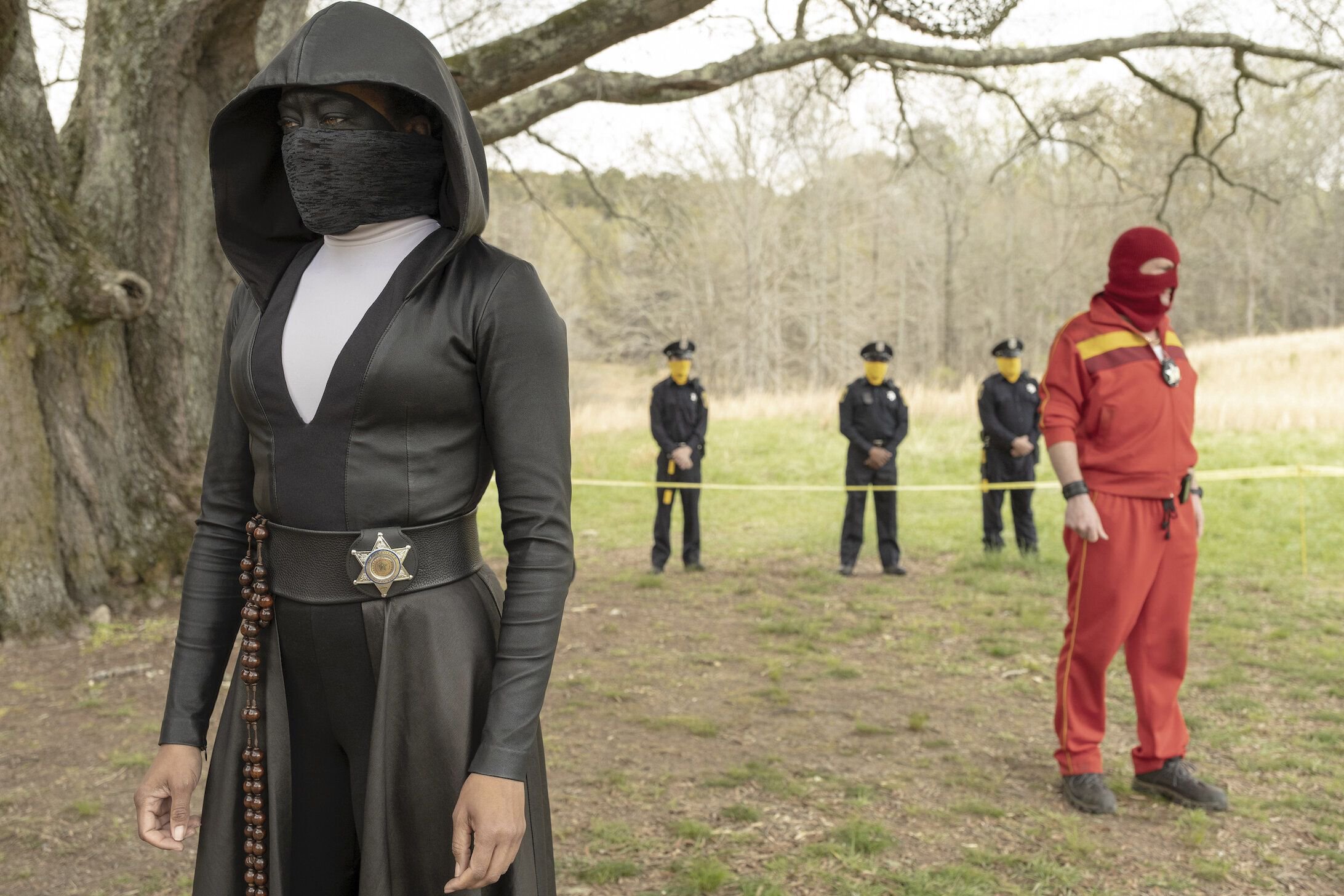 Cena de Watchmen (2019) com Regina King, destaque entre os filmes sobre consciência negra por abordar racismo e protagonismo negro em série de heróis