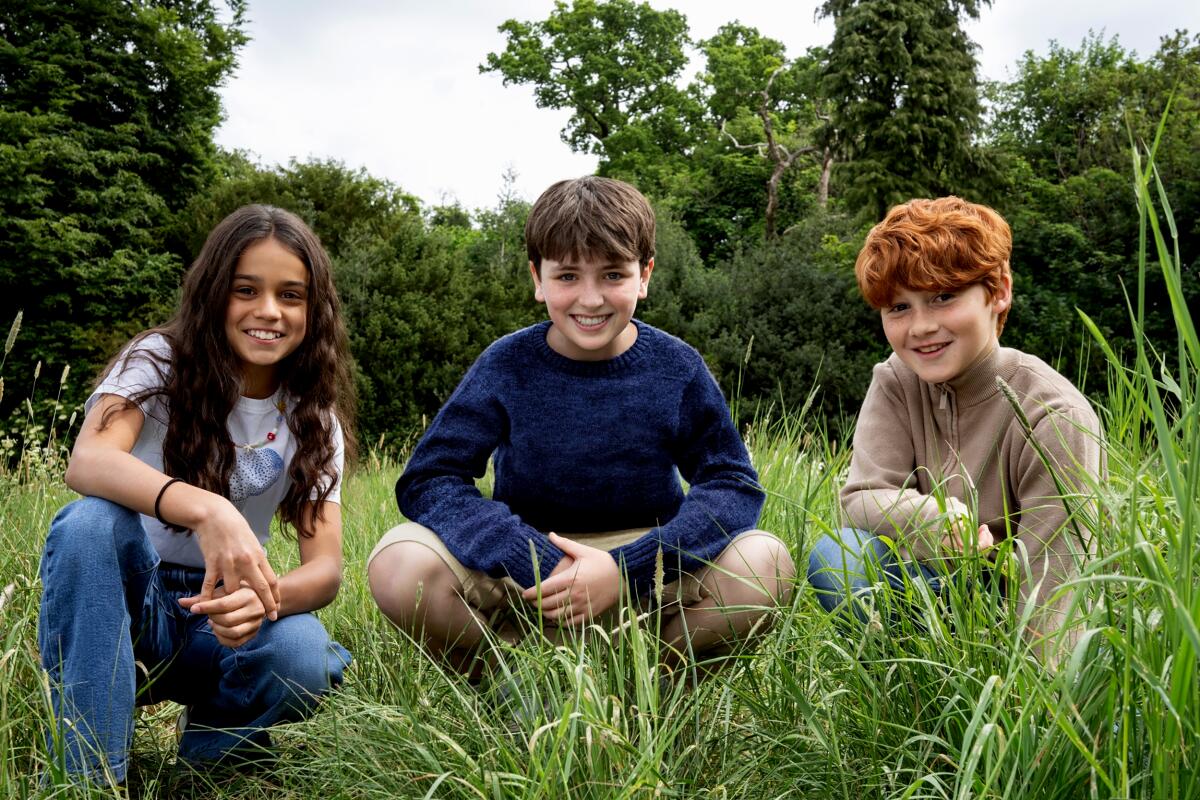 Imagem oficial do novo trio de ouro da saga Harry Potter, da série em produção da HBO Max.